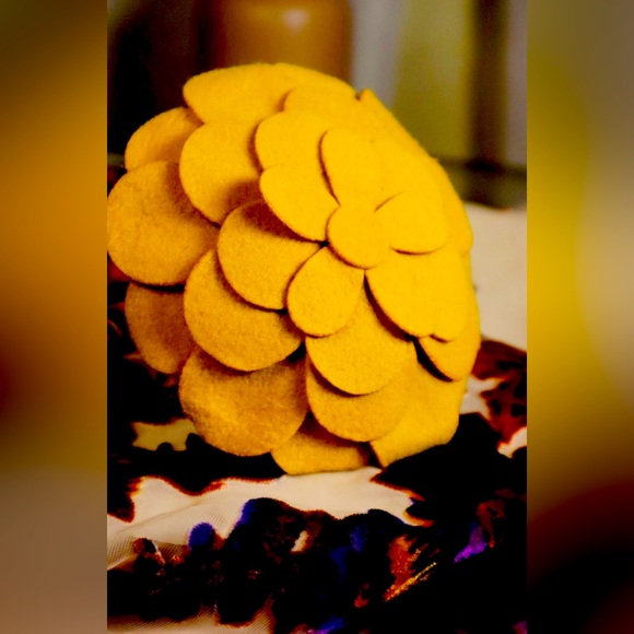 Artistry Handmade Daisy Headband Unique NWOT - Picture 1 of 2